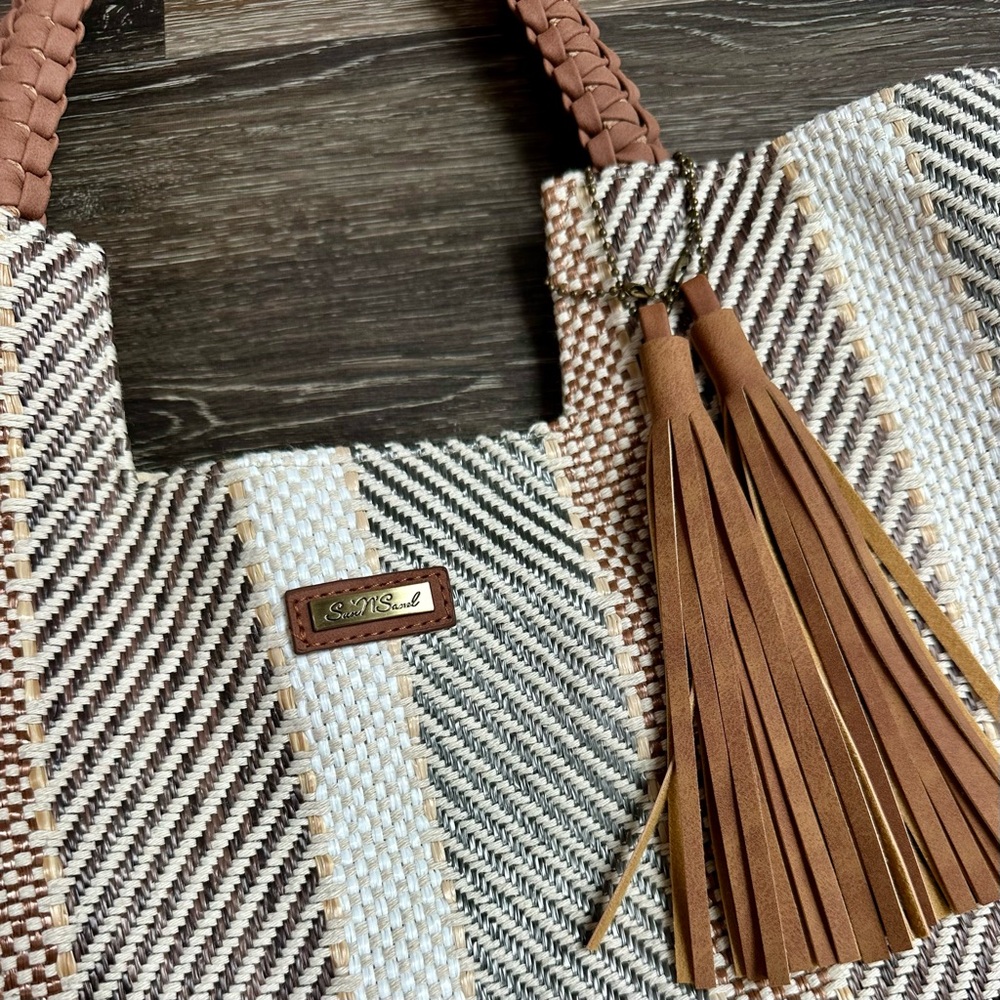Elegant Striped Tote Bag in Cream and Brown - Picture 5 of 7